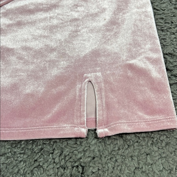 Forever 21| 
2-pc pink velvet skirt set - Picture 2 of 10